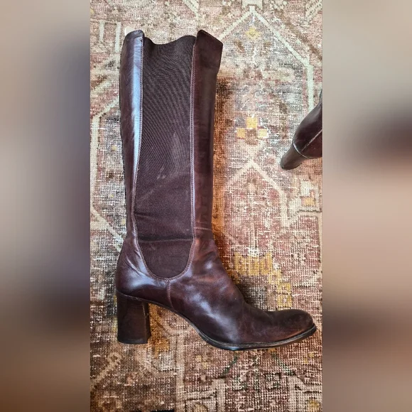Elegant Brown Leather Knee-High Boots - Picture 4 of 4